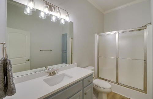 Luxury Lakefront Retreat with Deck and Patio! - Foto 18