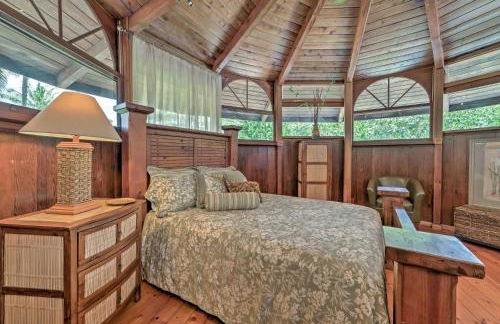 Tropical Cabana with Deck, Hot Tub and Lush Scenery! - Photo 10