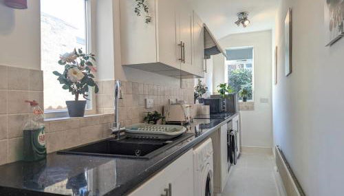 Charming 3-Bed Home Near Centre Free Parking - Foto 5