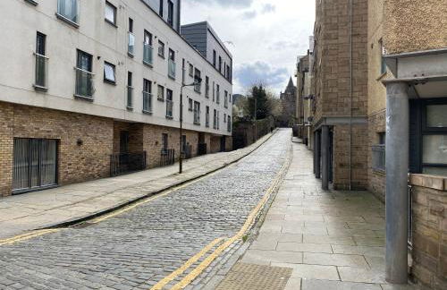 Old town, free parking, Outlander experience - Photo 24