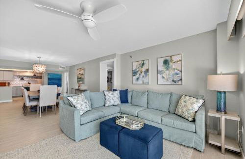 Renovated direct oceanfront condo with spacious balcony, heated pool, and garage parking - Foto 8