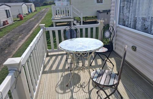 2Bed-Cabin Sleeps 4 WiFi Free Parking Sea Views - Photo 19