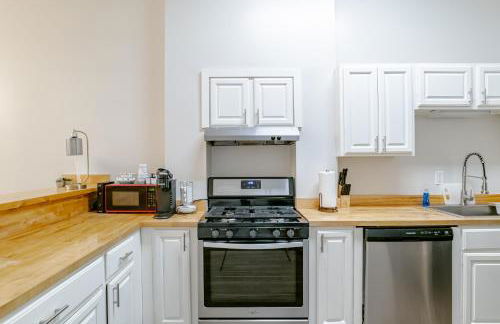 Newly Renovated Downtown Apartment in the Historic District, Quiet Street! - Photo 17