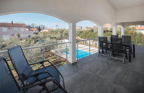 2 Bedroom Lovely Apartment In Nova Vas - Foto 12