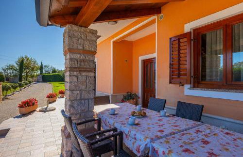 Faszinierendes Ferienhaus mit Privatpool, Volleyballfeld, Fussballplatz, Trampolin beim bekannten Radweg Parenzana - Foto 27