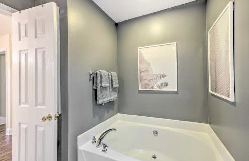 Lakefront Retreat with Deep Water and Great Views! - Foto 15