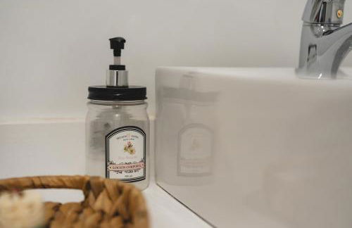 New - MiJa basement Loft Apartment steps from Beach - perfect for Sun and Sport Seekers - Foto 53