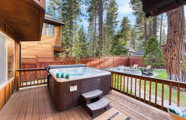 Washoe Chalet by Avantstay Game Room, Hot Tub, Putting Green & Fire Pit - Foto 35