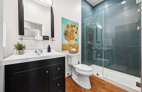 Exquisite Condo with Views in Trendy NuLu District - Foto 40