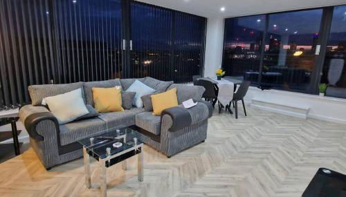 Penthouse - Amazing City Skyline Views - Free Parking - Balcony - Utilita Arena - New St Station - Bullring Shopping - Foto 3