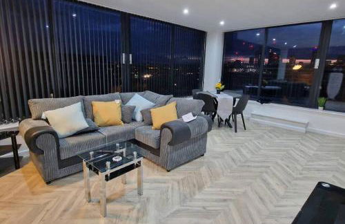 Penthouse - Amazing City Skyline Views - Free Parking - Balcony - Utilita Arena - New St Station - Bullring Shopping - Foto 3