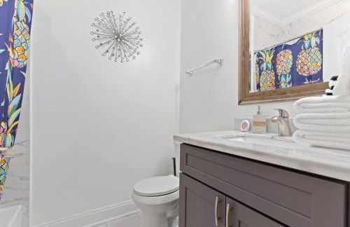 Mid-City 4BR w Pool Near Streetcar - Foto 15