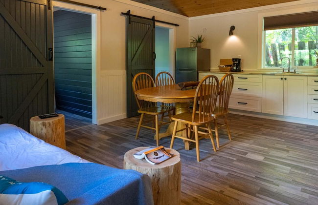 Barefoot Villas Cabin 1 Beaver w/ Hot tub - Photo 35