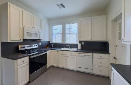 New Comfy Bungalow on Washington-Dedicated Office - Photo 15