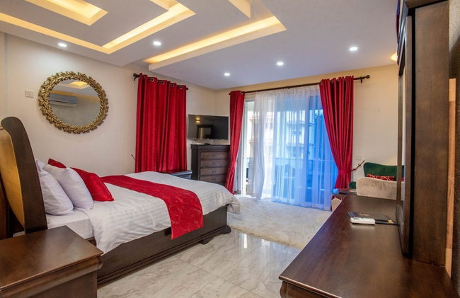 Lux Suites Hayana Palm Apartments - Photo 8