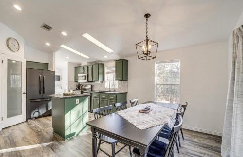 Mtn Views + Playground: Family-Friendly Pine Cabin - Foto 8