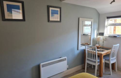 Quiet self contained studio flat near town centre and university - Foto 14