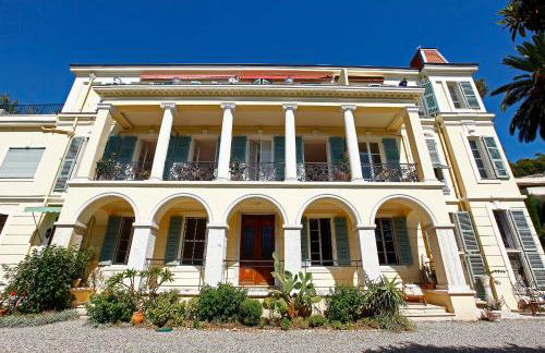 PALMERAIE - Magnifique appartement d'époque avec Vue Mer 4 personnes avec terrasse Le Port Nice - Photo 40