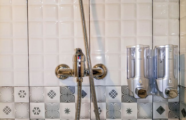 Luxurious Studio At De Prima Apartment - Photo 16