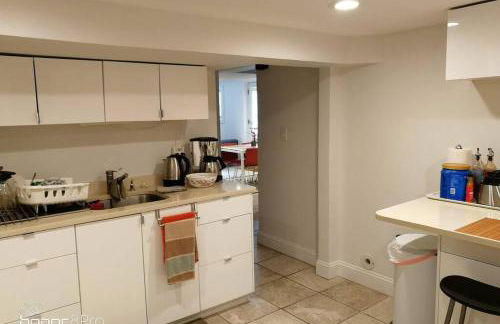 Contemporary 3 Bedroom Apt with Sauna in Woods - Foto 25