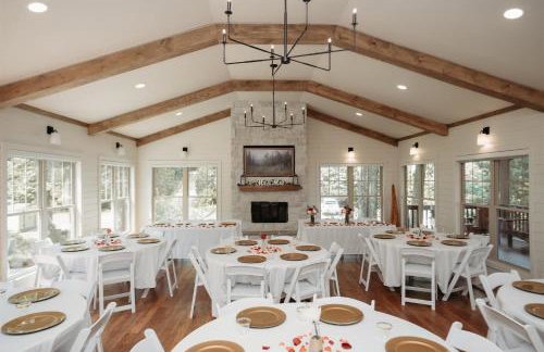 The Summit - 4 cabin getaway for 20 guests with views - Foto 71