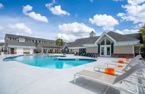 Modern Space Great For Extended Stays Pool & Gym - Foto 16