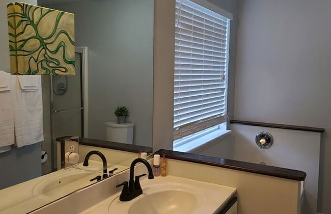 Remodeled and Inviting Free EV Charging Station Level 2 - Photo 59