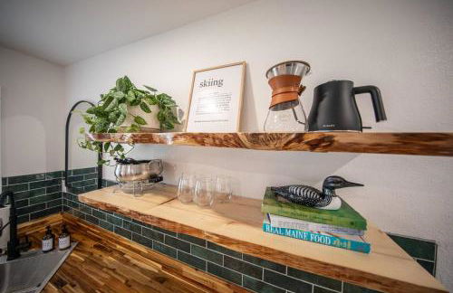 Centrally Located Cozy Modern Home in Bethel - Foto 4