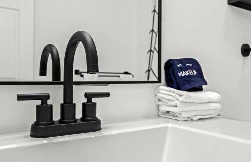 Modern Apartment with Parking & Prime Location - Foto 15