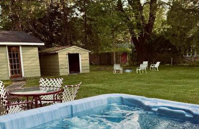 Chic Dunes Cottage with HOT TUB near Warren Dunes - Foto 16