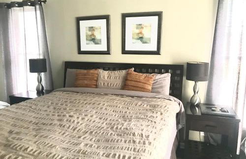 3 br Spacious Home in Ideal Location w Free Parking Back Yard Pets Welcome - Foto 27