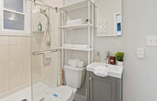 Luxurious 8BR Beach Duplex w Ocean Views - Photo 28