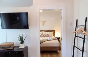 Cozy 1BR Tiny Home near Downtown and NB Rivers - Photo 20