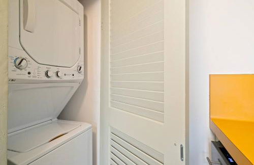 Luxe Treehouse Apt•Walk to Town•King Bed•Sleeps 4 - Foto 29