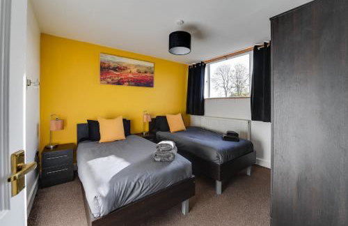 3 BR Home l Free Parking l 5 Guests l Garden l Long Stays l - Foto 11