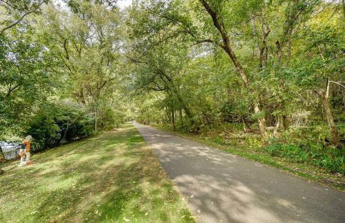 Updated 3bd Cottage on Bike Trail w/ River access! - Foto 49