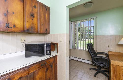 Charming Waterfront Cabin Cabin - Photo 17