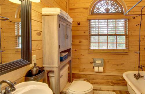 Fire Pit and Hot Tub Lakeside Cabin on 2 Acres! - Foto 26