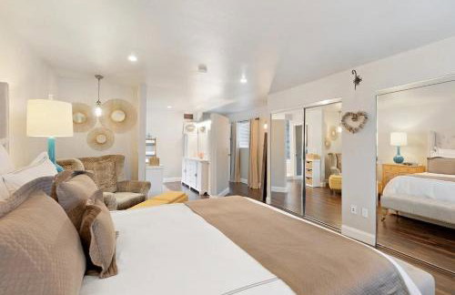 Elegant Beach Living, Just Blocks to the Sand - Foto 21