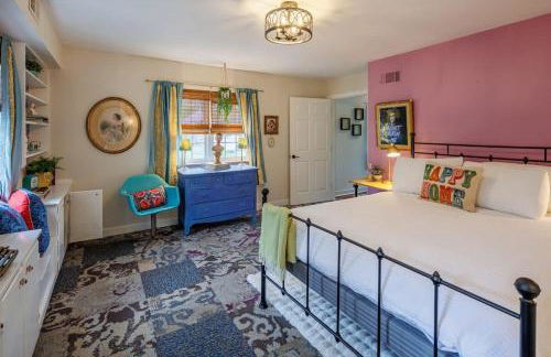 Historic Cottage Retreat-IG Cowboy Pool-Hot Tub - Photo 16