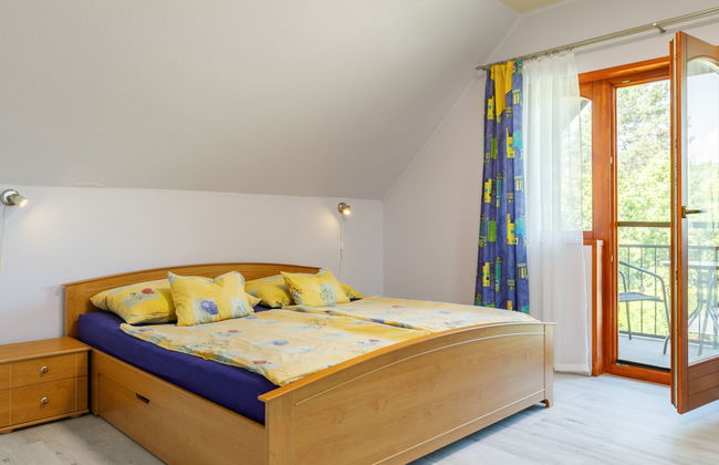 4 bedroom House in Balatonszárszó with private pool and garden - Photo 9