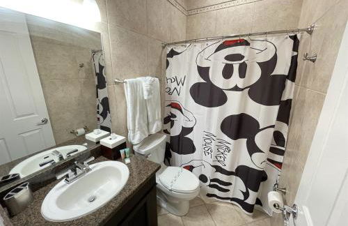 Luxurious Getaway Pool Hot Tub Theater Gym Outdoor Kitchen BBQ 2 Miles to Disney - Foto 44