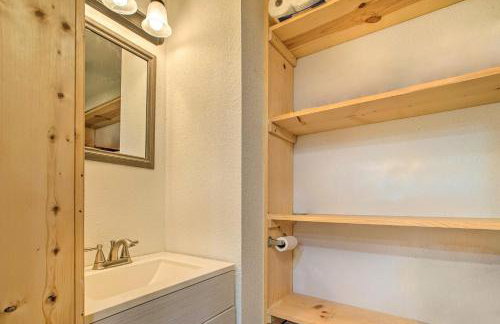 Waterfront Cottage in Fort Towson with 2 Decks! - Foto 10