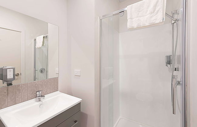 Ramada Suites By Wyndham Victoria Street West - Photo 47