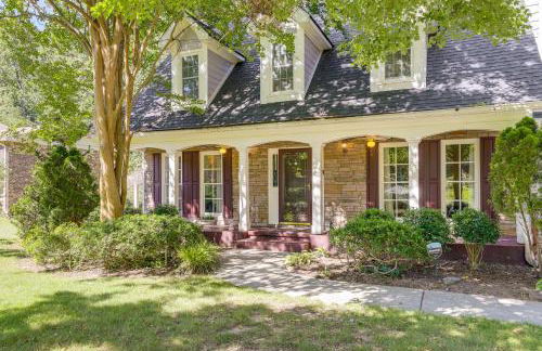 6 Mi to Stone Mountain Park Home with Deck! - Foto 35