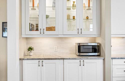 Luxurious Retreat in Historic Downtown Burlington Downstairs Only - Foto 10