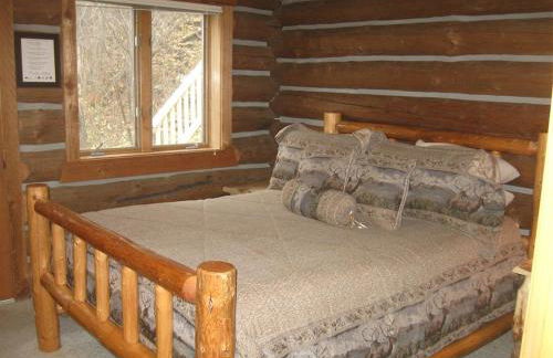 Relaxing Glamping Vacation: Fantastic Log Cabin with a Hot Tub in Darby, MT - Foto 7