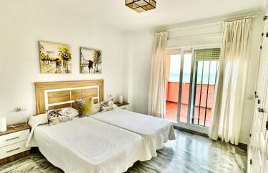 SUNNY HOUSE AT THE BEACH infinity pool shared - Foto 22