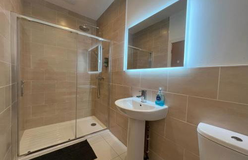 1 bed Apt close to Leeds Arena Sleeps up to 4 people F1 - Photo 11