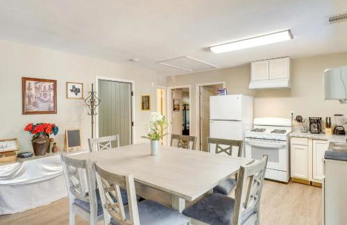 Hemphill Vacation Rental with Pool, Walk to Lake! - Foto 8